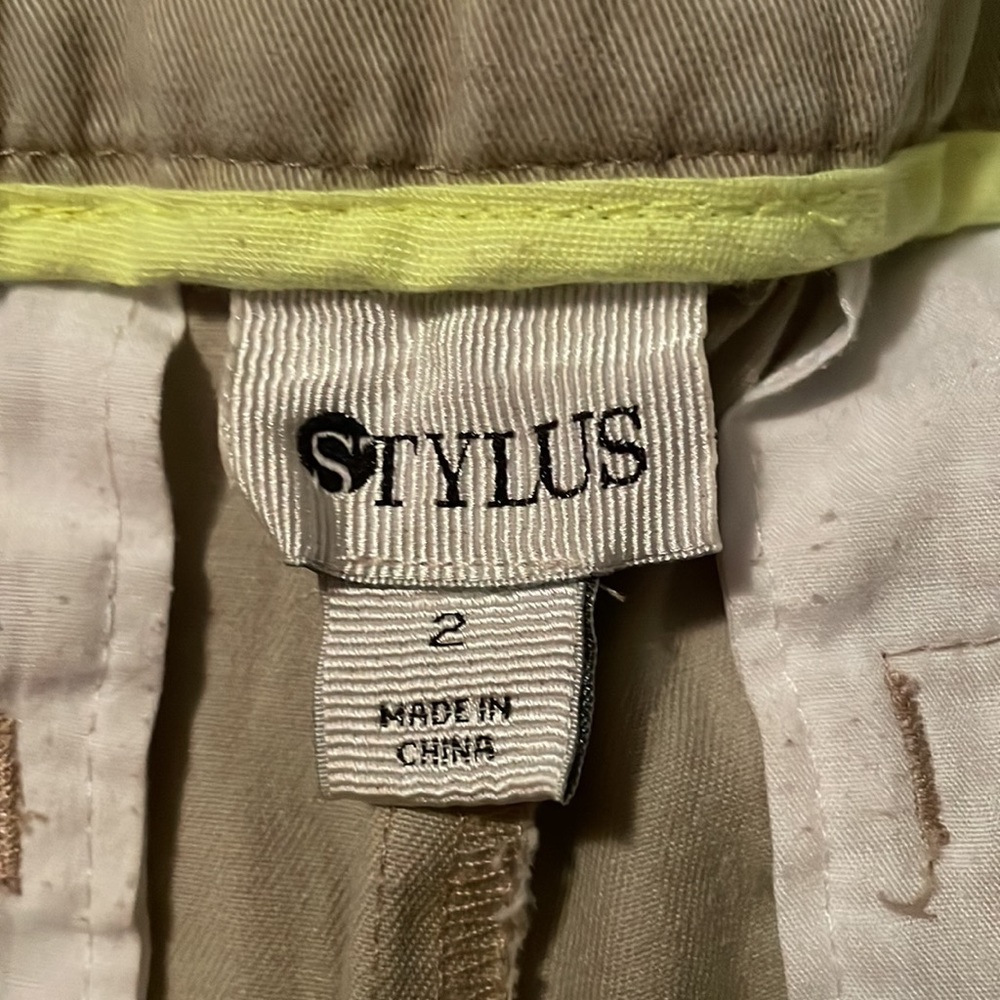 Stylus Tan Khaki Shorts size 2 - Picture 3 of 3